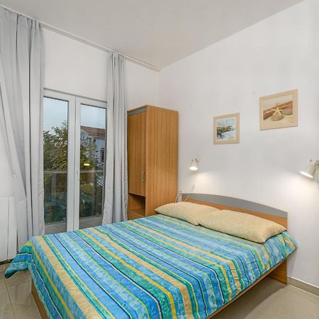 Studio Holiday Adriatic Pag Town Exterior photo