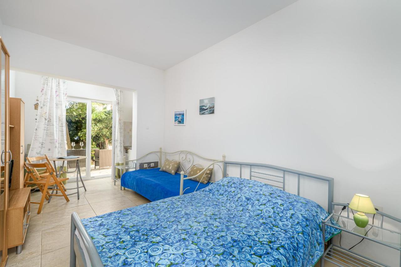Studio Holiday Adriatic Pag Town Exterior photo