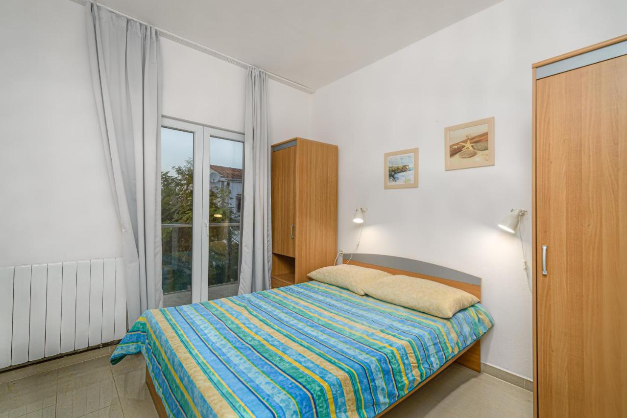 Studio Holiday Adriatic Pag Town Exterior photo