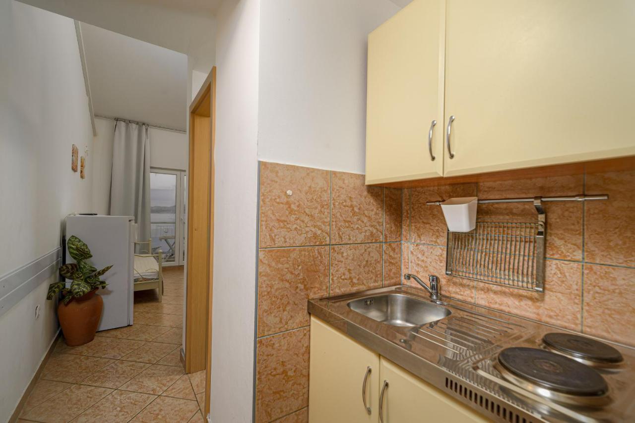 Studio Holiday Adriatic Pag Town Exterior photo