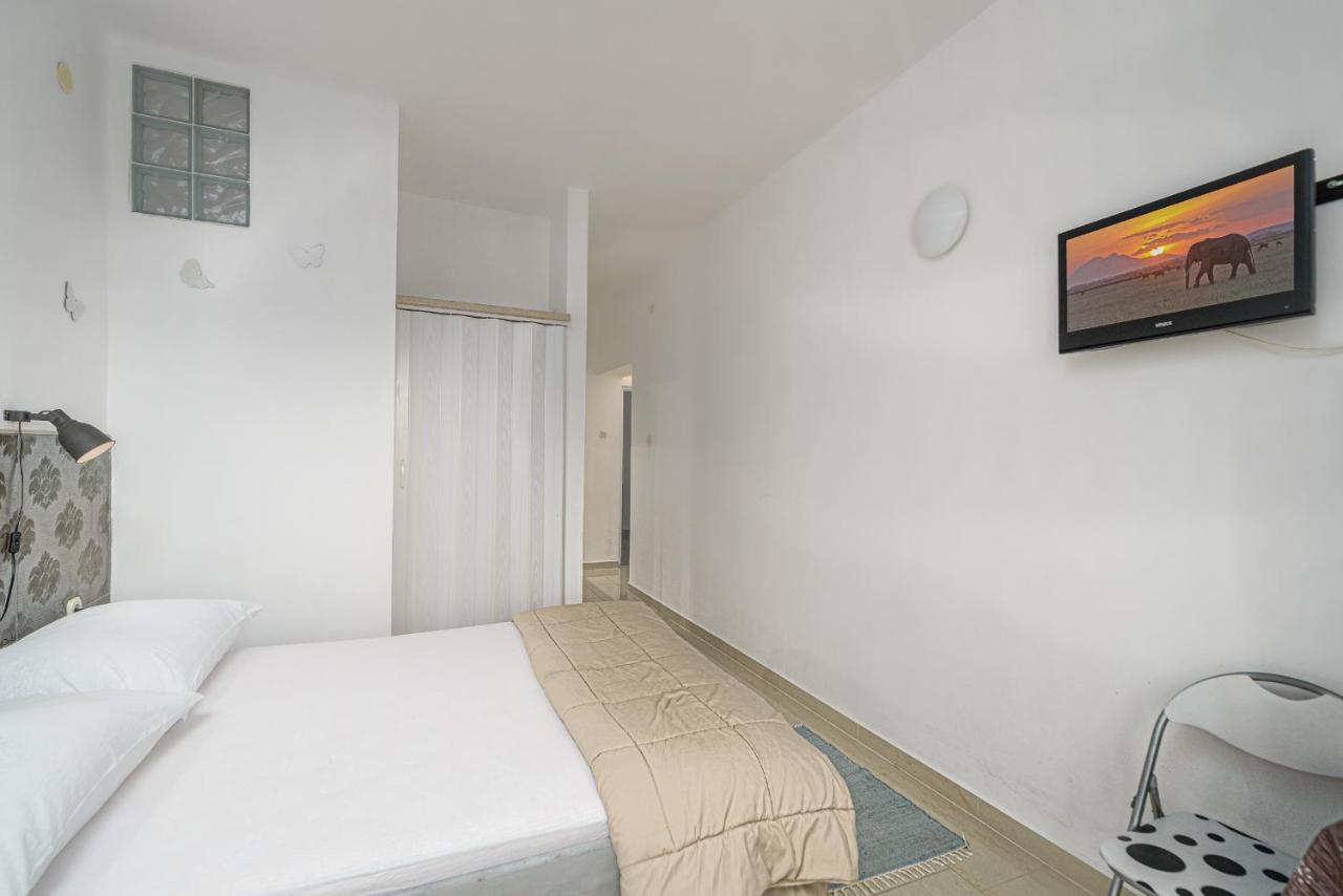 Studio Holiday Adriatic Pag Town Exterior photo