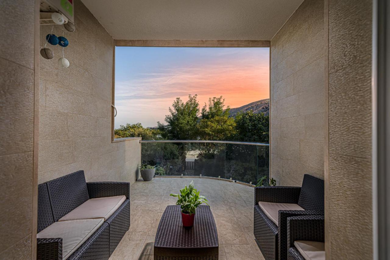 Studio Holiday Adriatic Pag Town Exterior photo