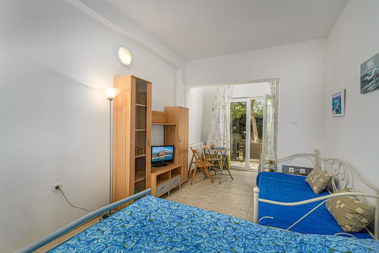Studio Holiday Adriatic Pag Town Exterior photo